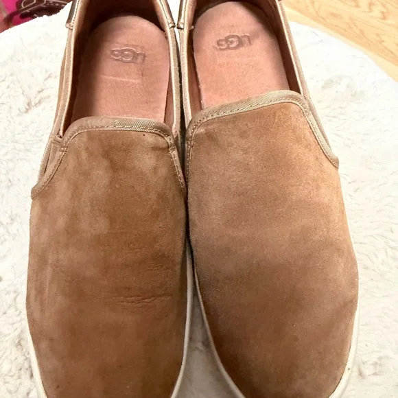 UGG women’s Tan Suede Loafers - Picture 1 of 3